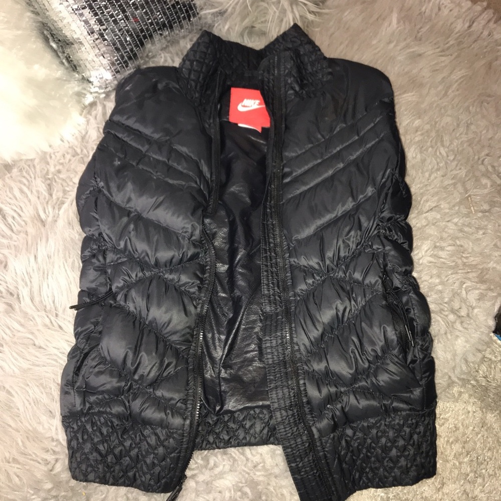 BLACK NIKE VEST / XS